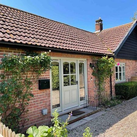Lovely Quiet Cottage Sleeps 4 Adults, 4 Children, Dog Friendly Клей-некст-зе-Си Экстерьер фото