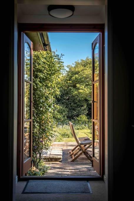 Lovely Quiet Cottage Sleeps 4 Adults, 4 Children, Dog Friendly Клей-некст-зе-Си Экстерьер фото