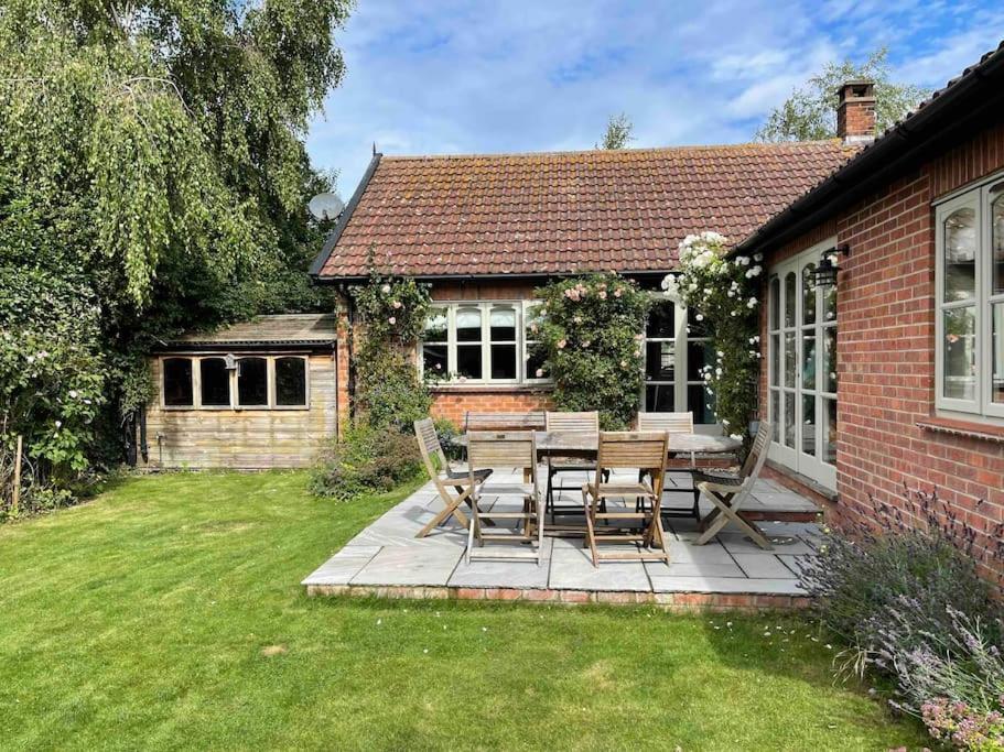 Lovely Quiet Cottage Sleeps 4 Adults, 4 Children, Dog Friendly Клей-некст-зе-Си Экстерьер фото